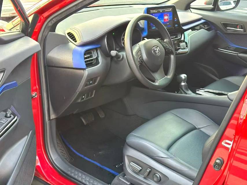 Toyota C HR 2.0L Luxury VI