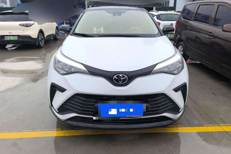 Toyota IZOA 2,0 л