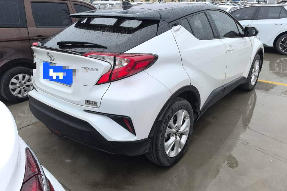 Toyota IZOA 2,0 л