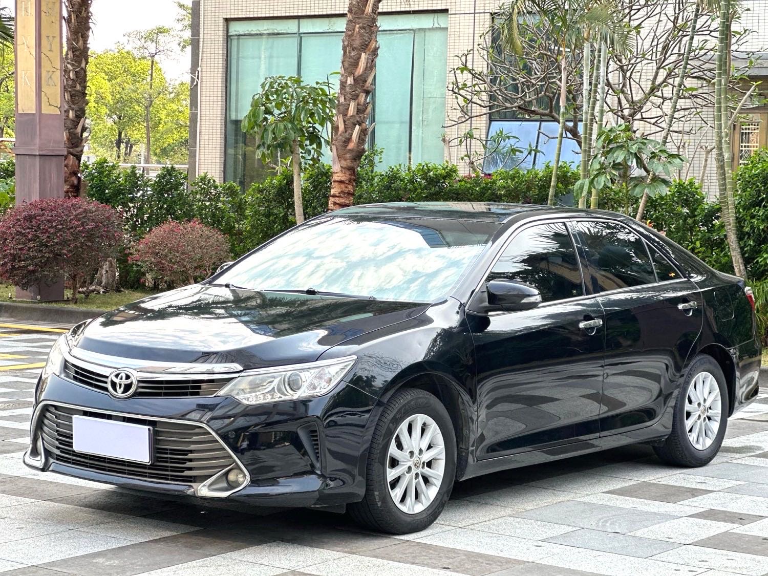 Toyota Camry 2.0G Lead