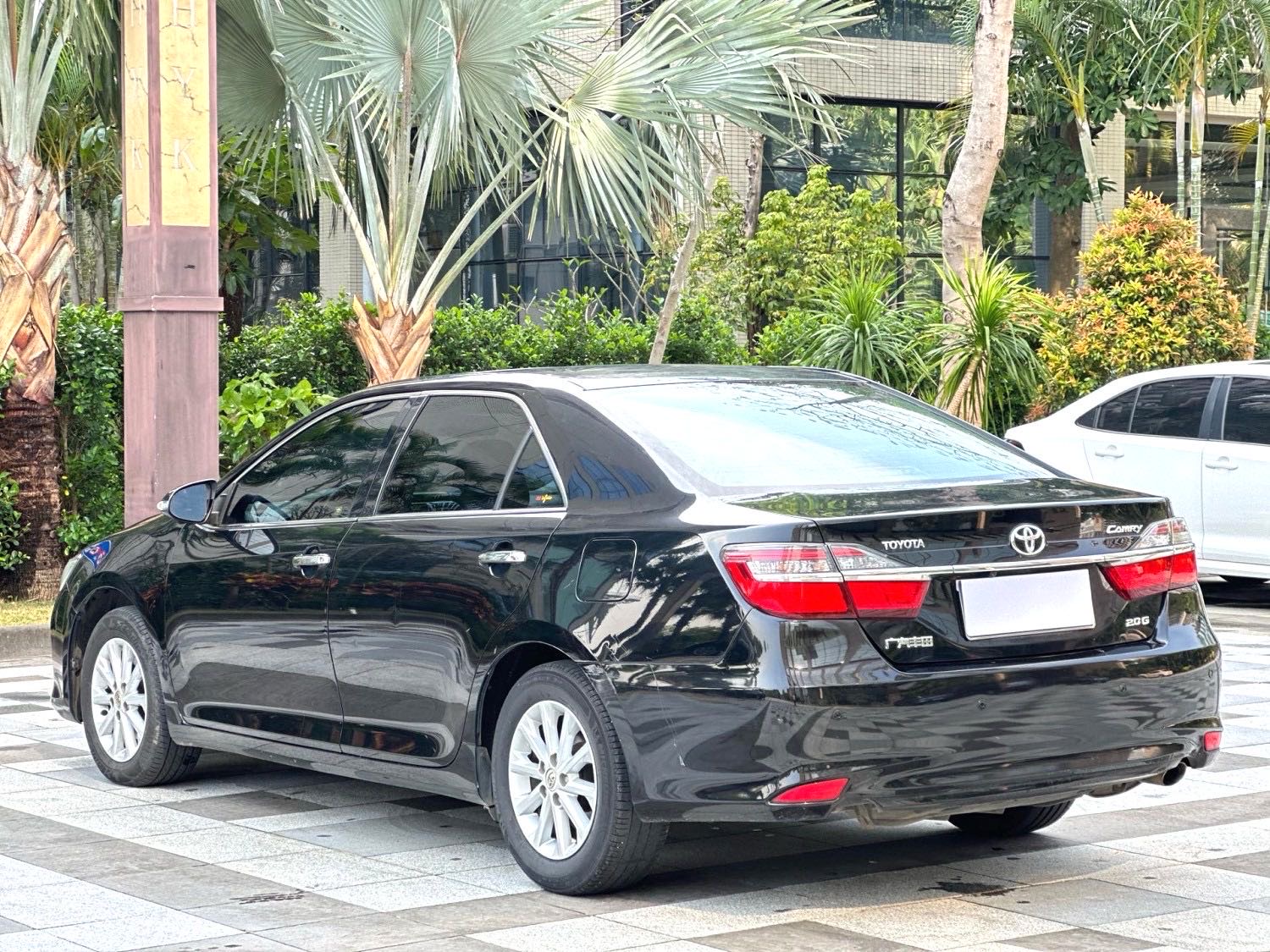 Toyota Camry 2.0G Lead