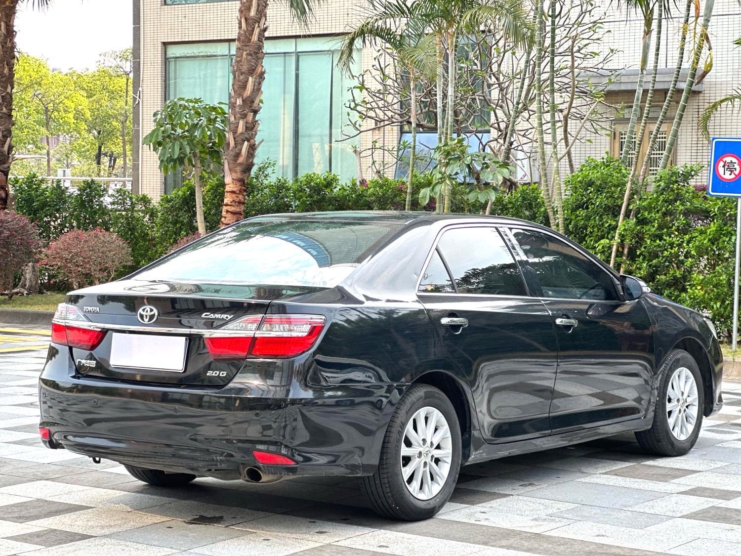 Toyota Camry 2.0G Lead