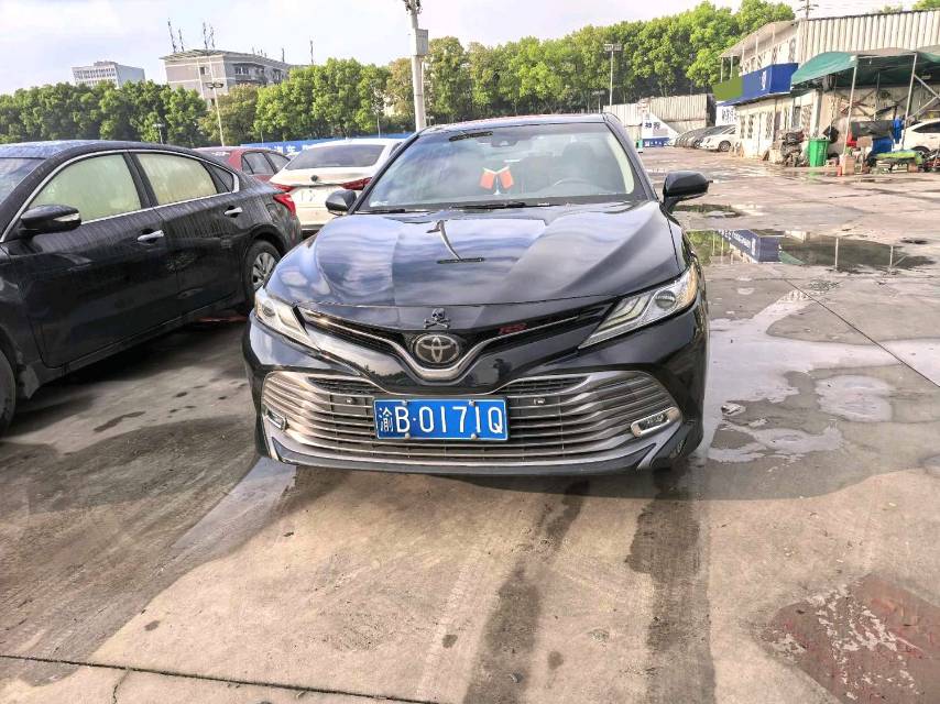 Toyota Camry 2.0G Luxury
