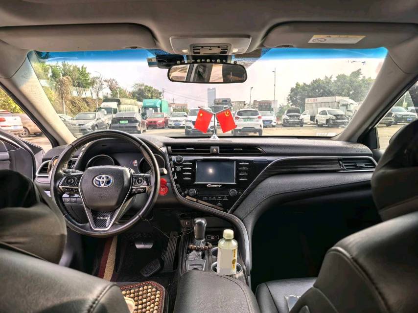 Toyota Camry 2.0G Luxury