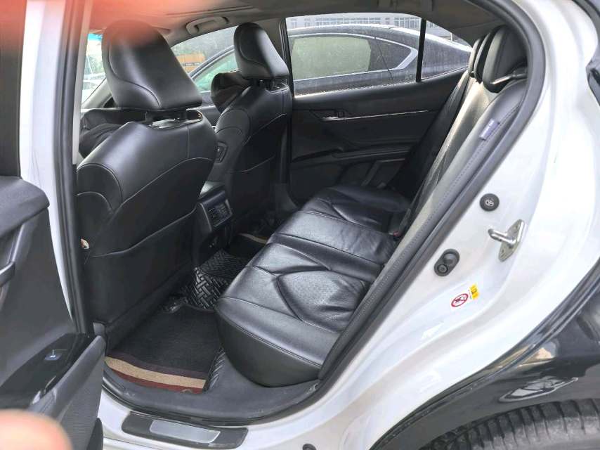 Toyota Camry 2.0G Luxury