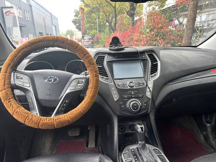 胜达 Model Year 2.0T 自动四驱智能型 7 Seats