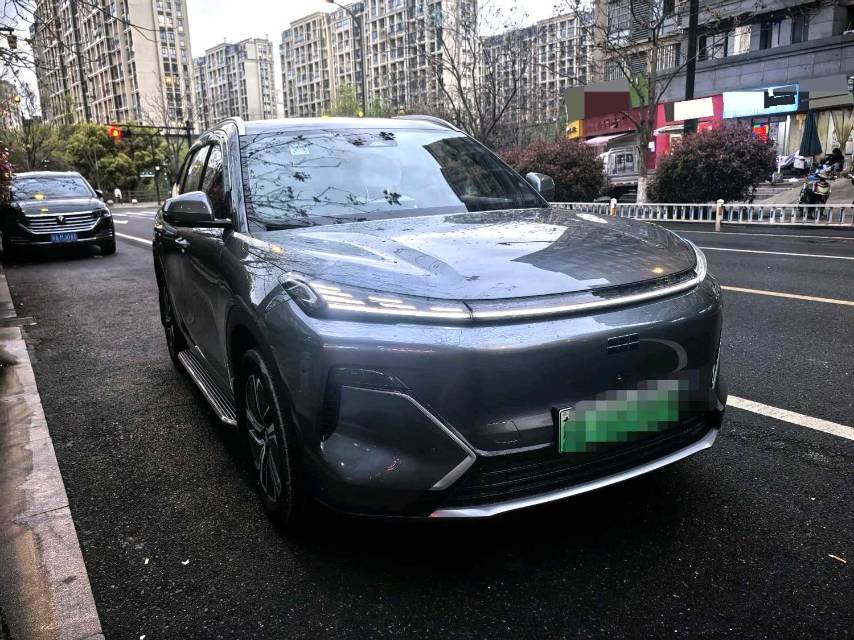 Geely Galaxy 7, версия Explore с запасом хода 120 км
