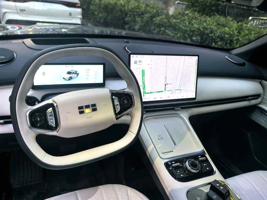 Geely Galaxy 7, версия Explore с запасом хода 120 км