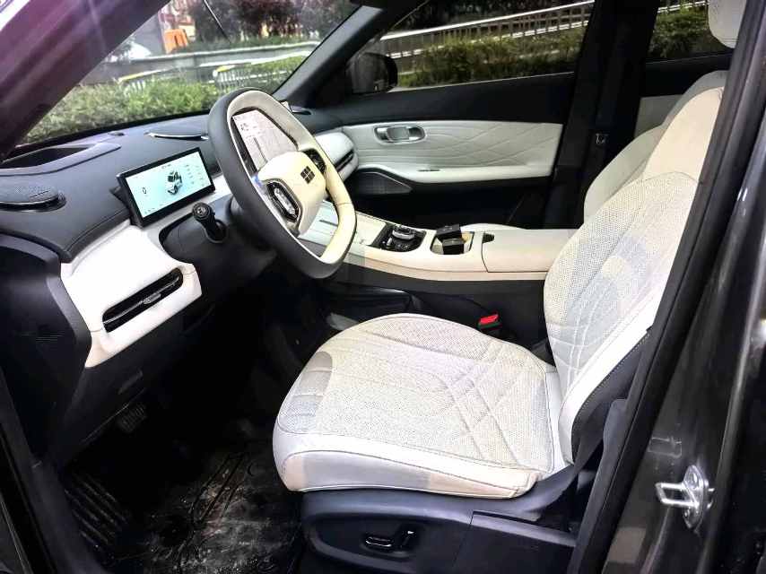 Geely Galaxy 7, версия Explore с запасом хода 120 км