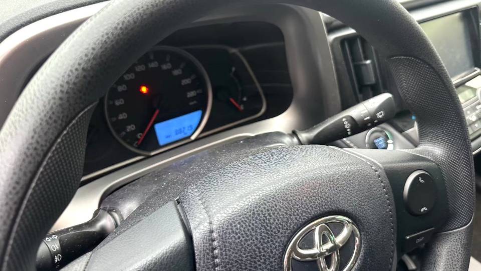 Toyota RAV 4 2.0L CVT 2WD V