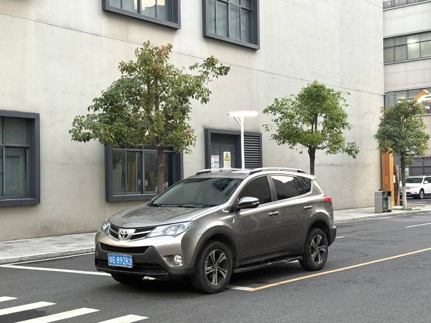 Toyota RAV 4 2.0L CVT 4WD