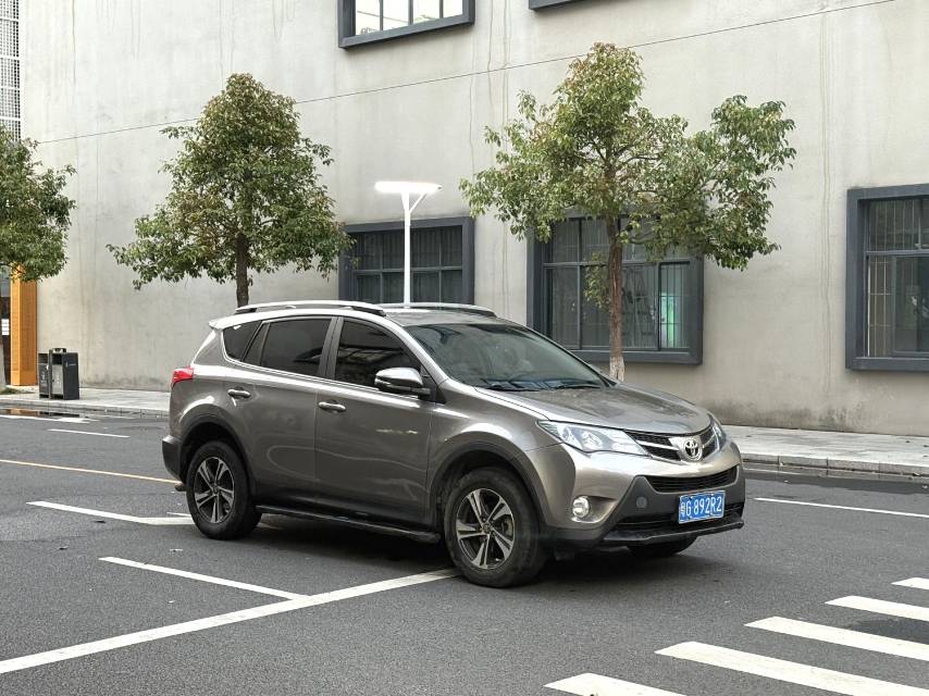 Toyota RAV 4 2.0L CVT 4WD