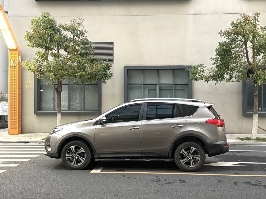 Toyota RAV 4 2.0L CVT 4WD