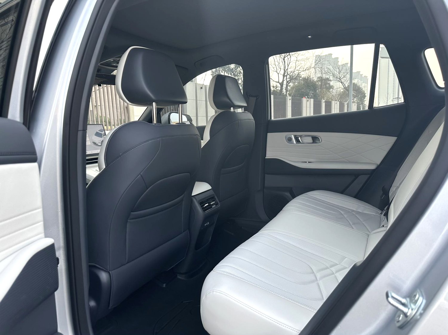 银河 L (Liter) 7 Model Year EM i 115km 探索 Version