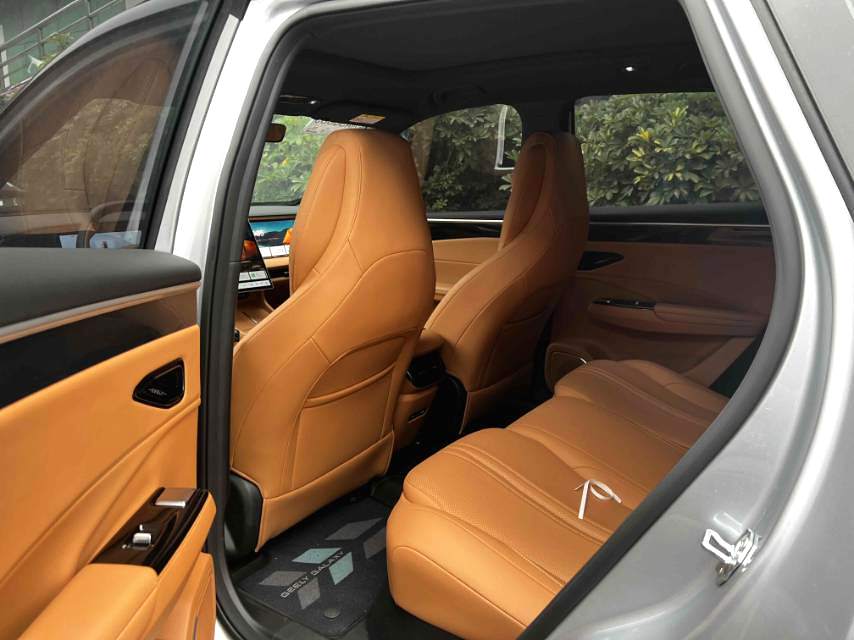 银河 L (Liter) 7 Model Year EM i 115km 探索 Version