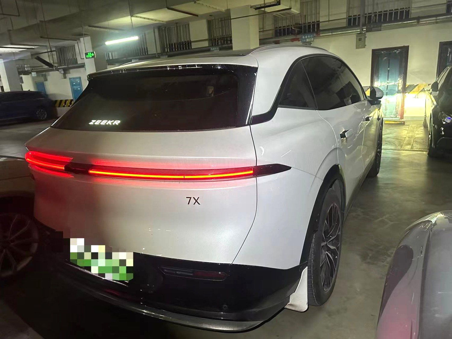 极氪 7X Model Year 75kWh 后驱智驾版
