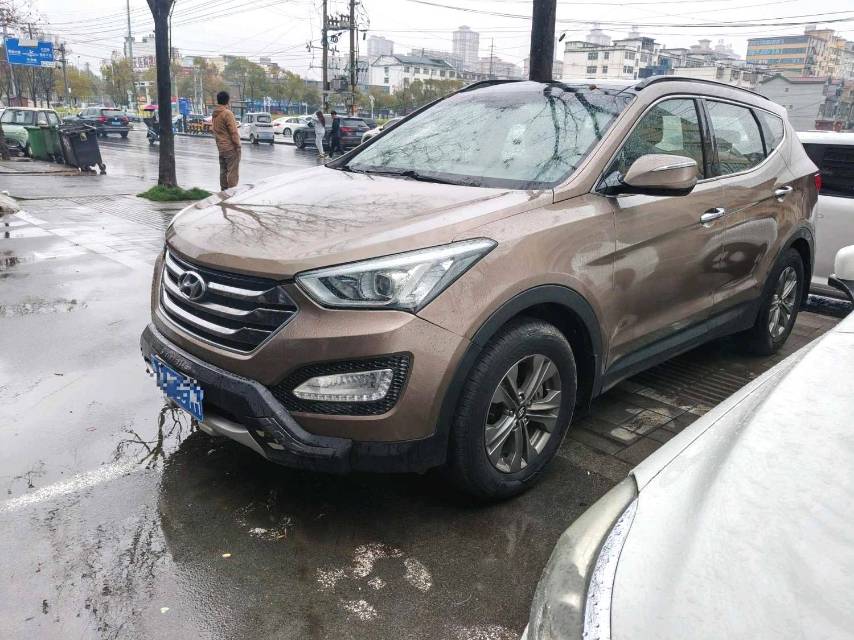Hyundai Santa Fe 2.4L Automatic2WD 5 Seats