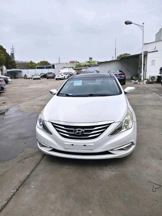 Hyundai 2,4 л, автоматическая коробка передач, версия Luxury IV