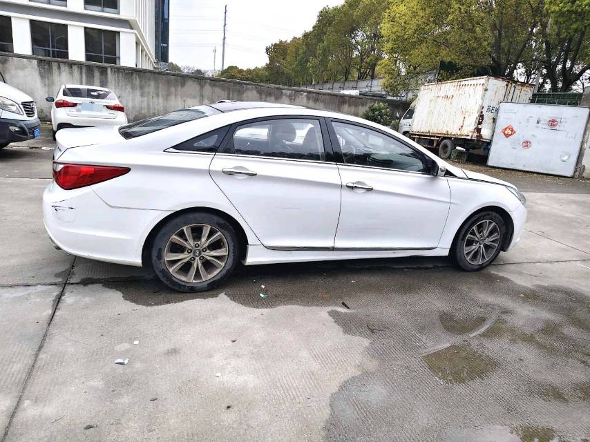 Hyundai 2,4 л, автоматическая коробка передач, версия Luxury IV