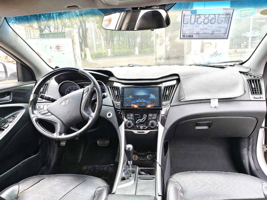 Hyundai 2,4 л, автоматическая коробка передач, версия Luxury IV