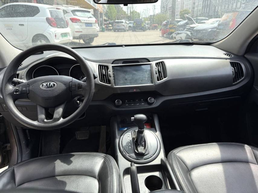 Kia Sportage 2,0 л, АКПП, передний привод, GL