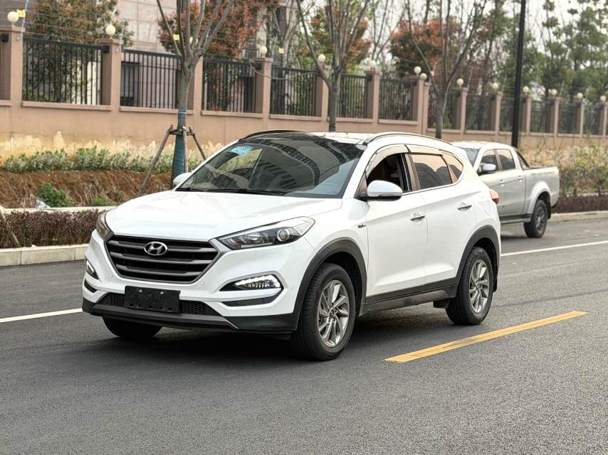途胜 Model Year 1.6T 双离合两驱智能型