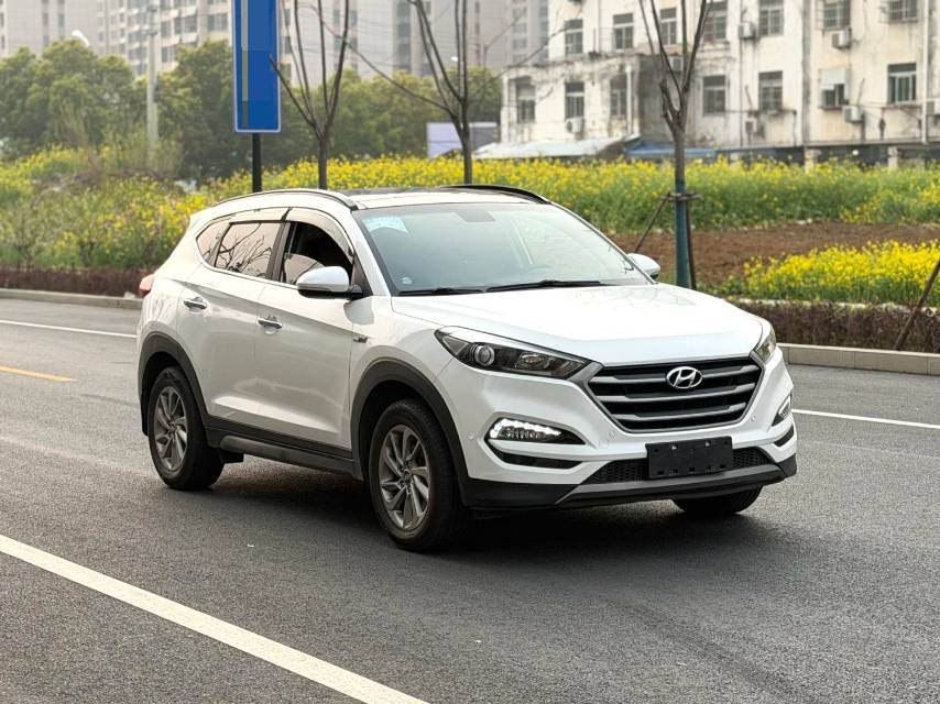 途胜 Model Year 1.6T 双离合两驱智能型