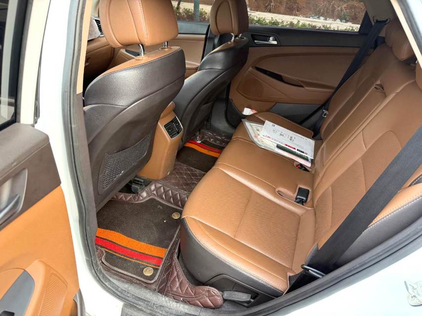 途胜 Model Year 1.6T 双离合两驱智能型