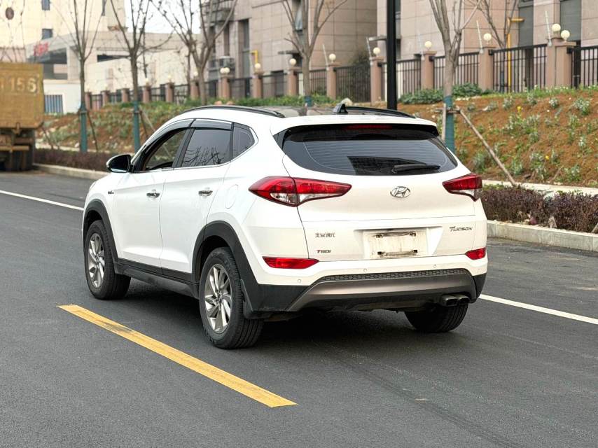 途胜 Model Year 1.6T 双离合两驱智能型