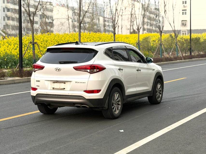 途胜 Model Year 1.6T 双离合两驱智能型