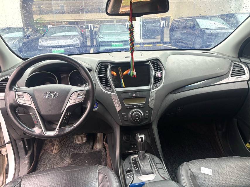 Hyundai Santa Fe 2.4L Automatic2WD