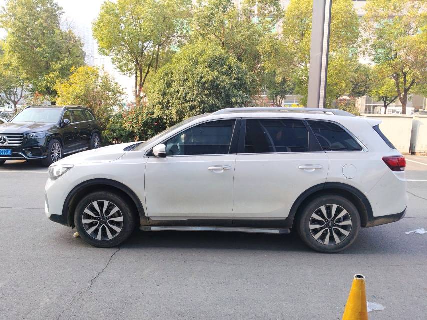 Kia KX-7 2.0T, автоматическая коробка передач, передний привод, комплектация GLS, 7 мест