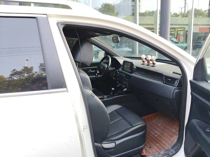 Kia KX-7 2.0T, автоматическая коробка передач, передний привод, комплектация GLS, 7 мест