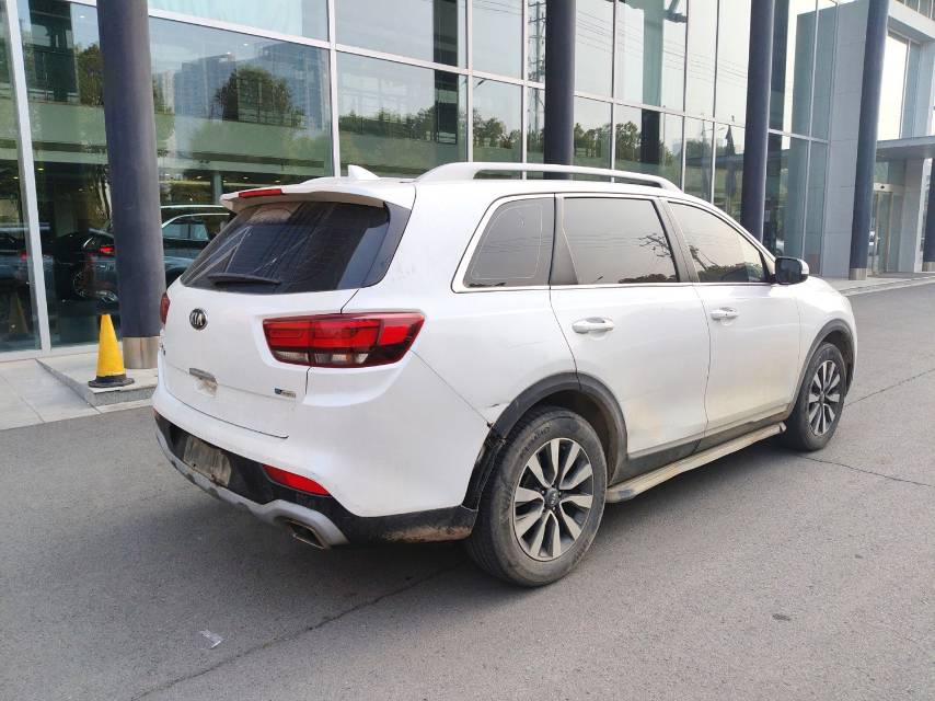 Kia KX-7 2.0T, автоматическая коробка передач, передний привод, комплектация GLS, 7 мест