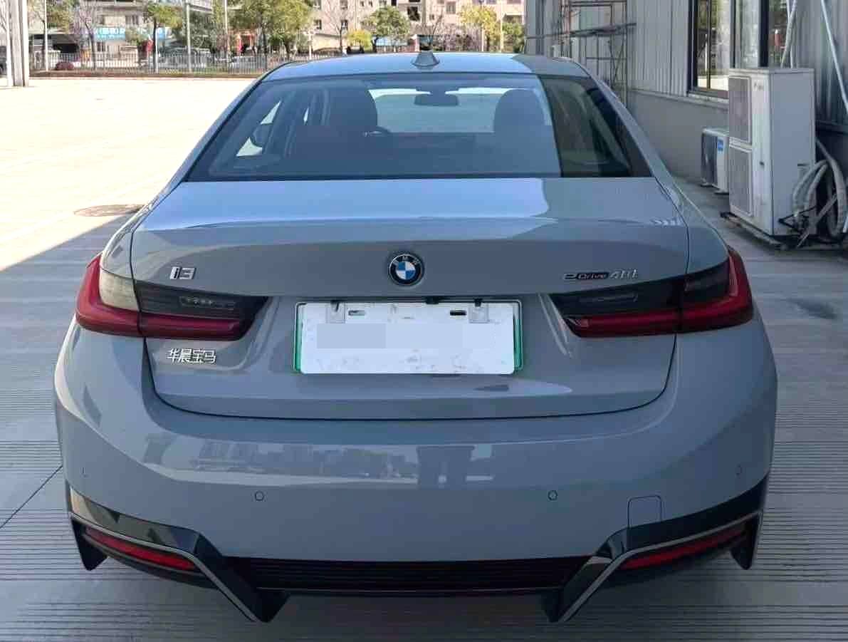 BMW i 3 eDrive 40 л (литр)