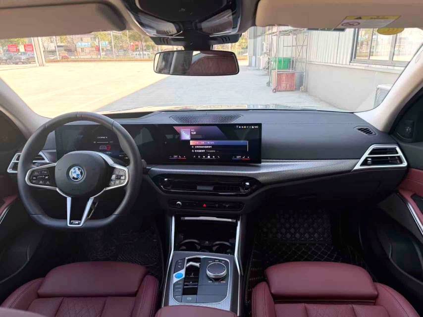 BMW i 3 eDrive 40 л (литр)