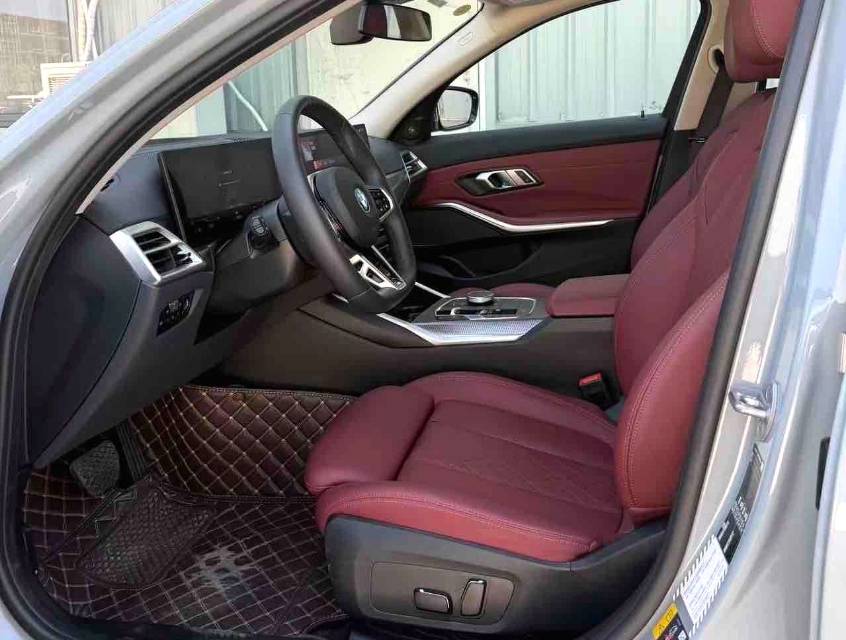 BMW i 3 eDrive 40 л (литр)