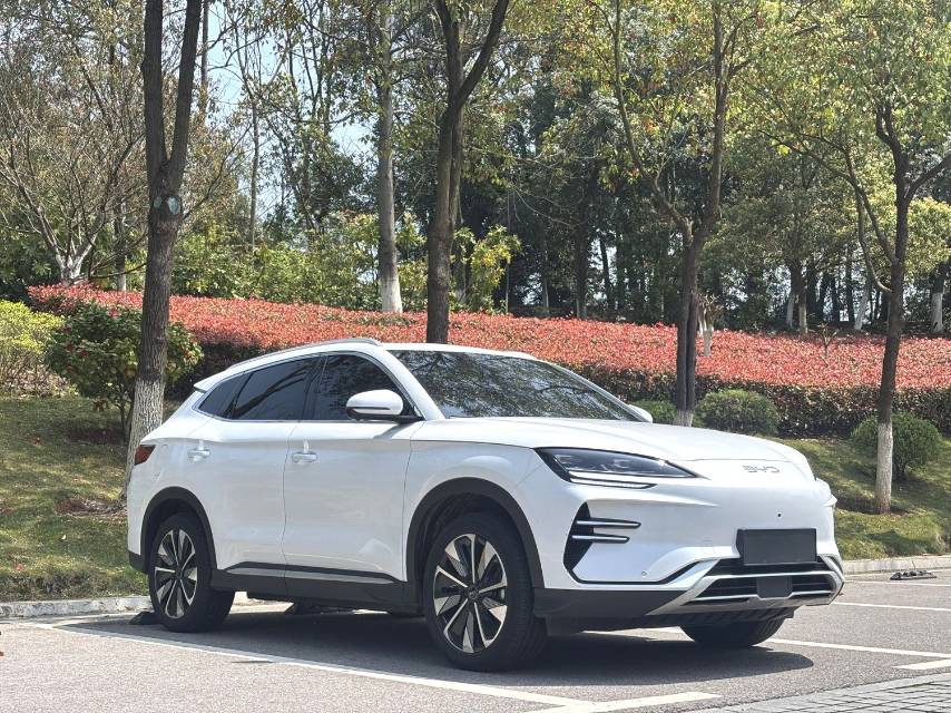 BYD PLUS — электромобиль на альтернативном топливе с запасом хода 520 км, версия Premium