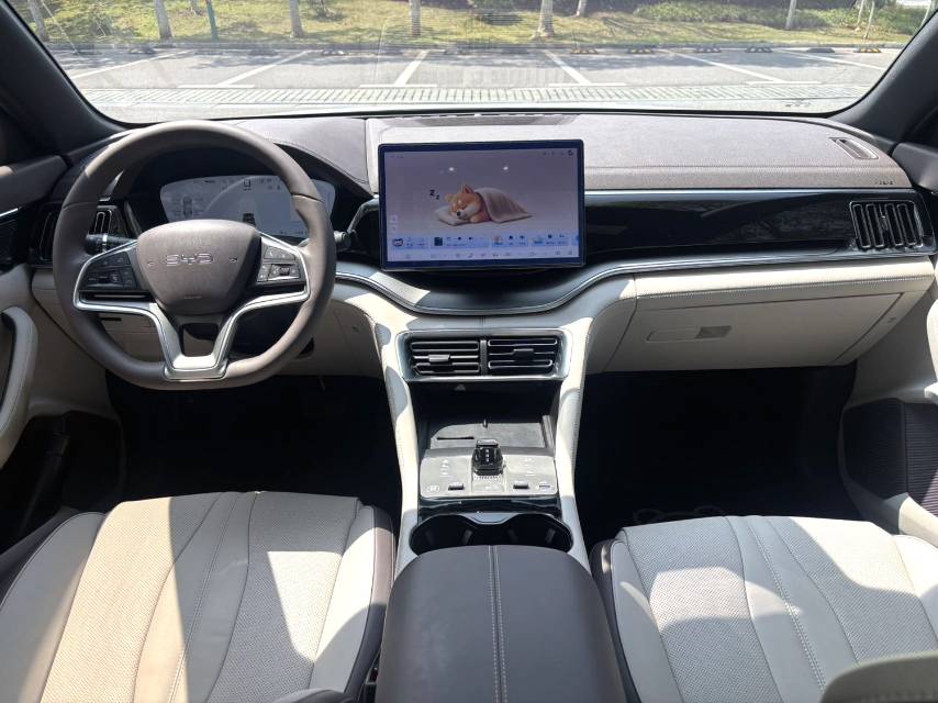 BYD PLUS — электромобиль на альтернативном топливе с запасом хода 520 км, версия Premium