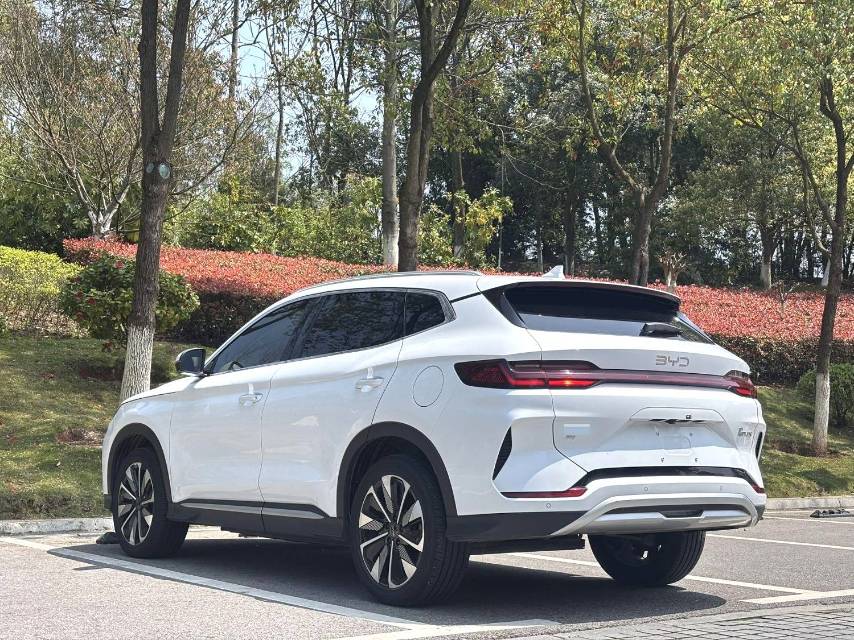 BYD PLUS — электромобиль на альтернативном топливе с запасом хода 520 км, версия Premium