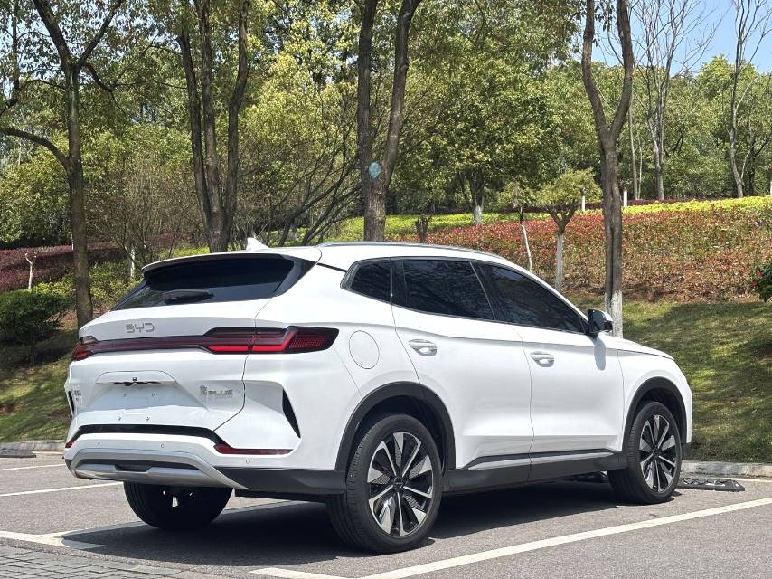 BYD PLUS — электромобиль на альтернативном топливе с запасом хода 520 км, версия Premium