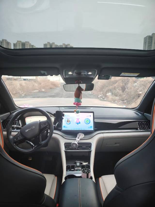 BYD PLUS — электромобиль на альтернативном топливе с запасом хода 520 км, версия Premium