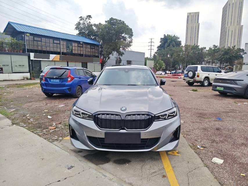 BMW i 3 eDrive 35 л (литр)