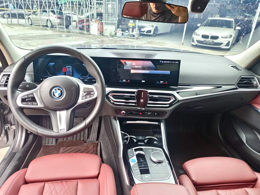 BMW i 3 eDrive 35 л (литр)