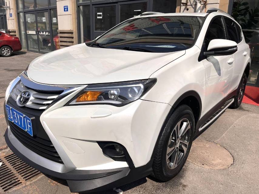 Toyota RAV 4 2.0L CVT 2WD V