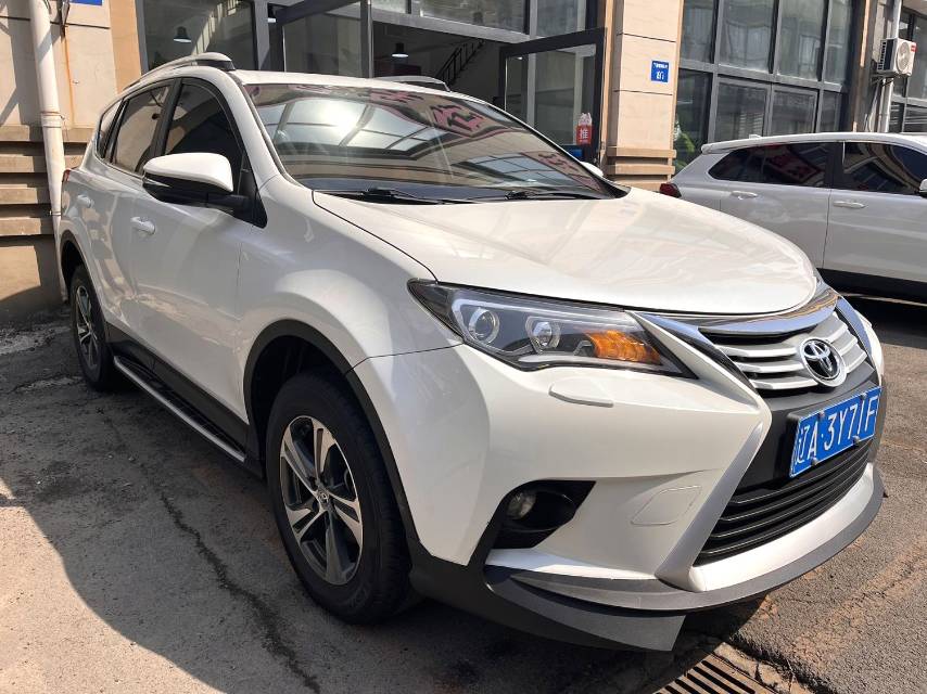 Toyota RAV 4 2.0L CVT 2WD V