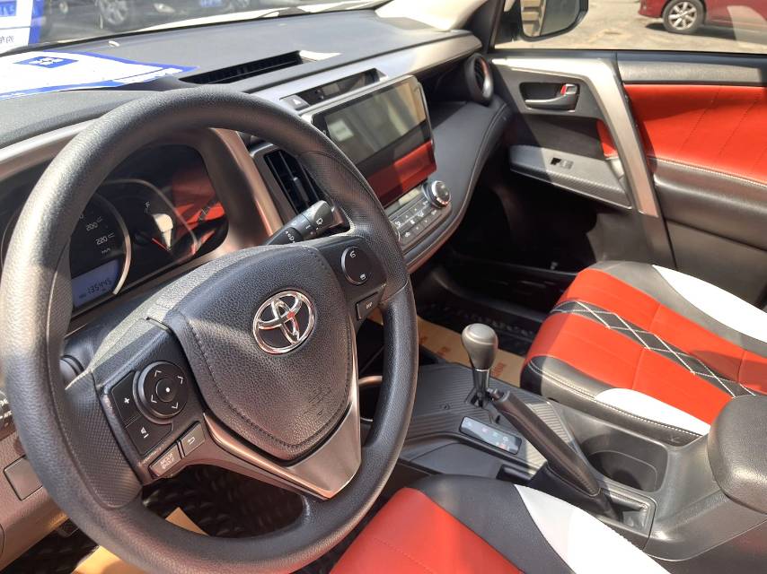 Toyota RAV 4 2.0L CVT 2WD V