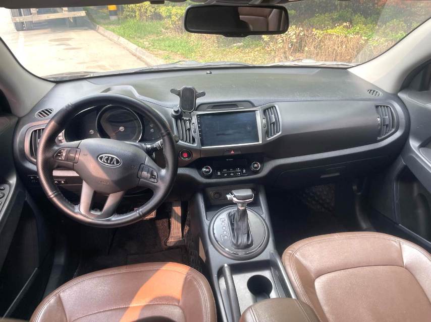 Kia Sportage 2,0 л, АКПП, передний привод, DLX