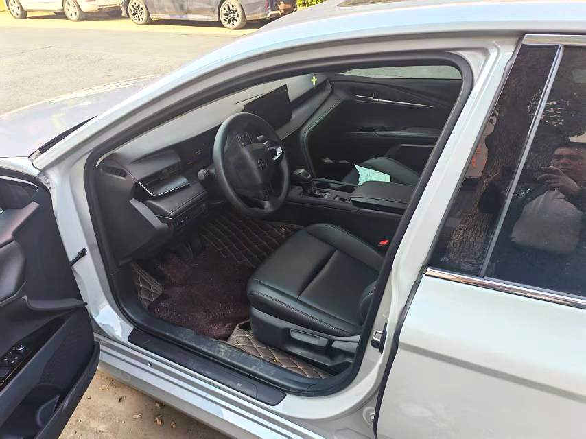 Toyota Camry Hybrid 2.0HE Elite