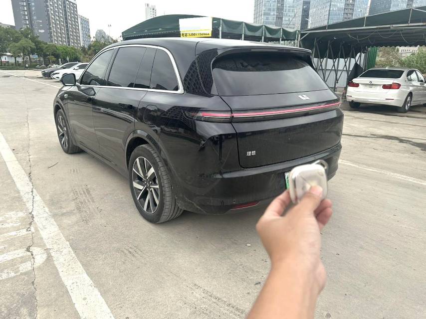 Li Auto L (Liter) 7 Pro